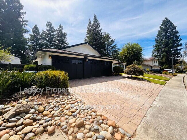 Building Photo - 1163 Gamay Dr