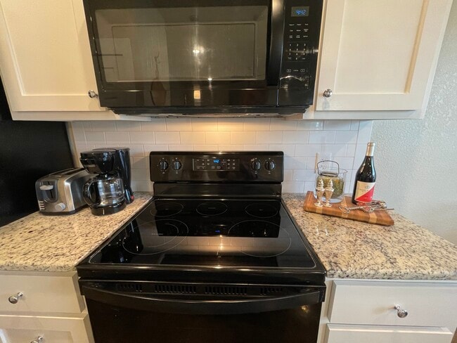 Building Photo - 3301 Belmont Dr