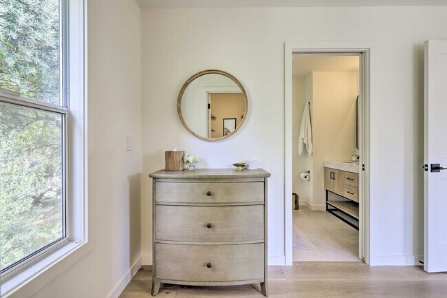 Building Photo - 1155 Grape Ln