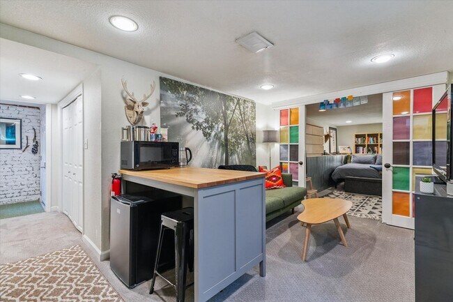 Building Photo - Furnished or unfurnished updated single family home in The Highlands.