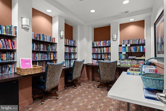 Building Photo - 1518 Enyart Way