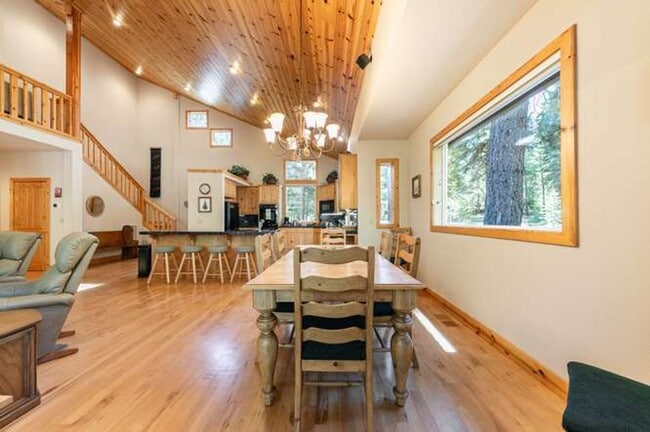 Building Photo - 11400 Thelin Dr
