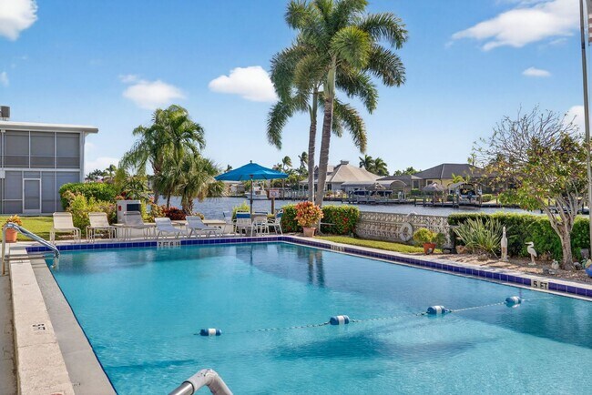 Building Photo - Your Waterfront Escape Awaits in Cape Coral