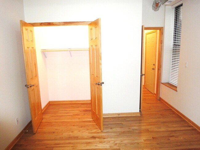 Building Photo - 1008 S Loomis St