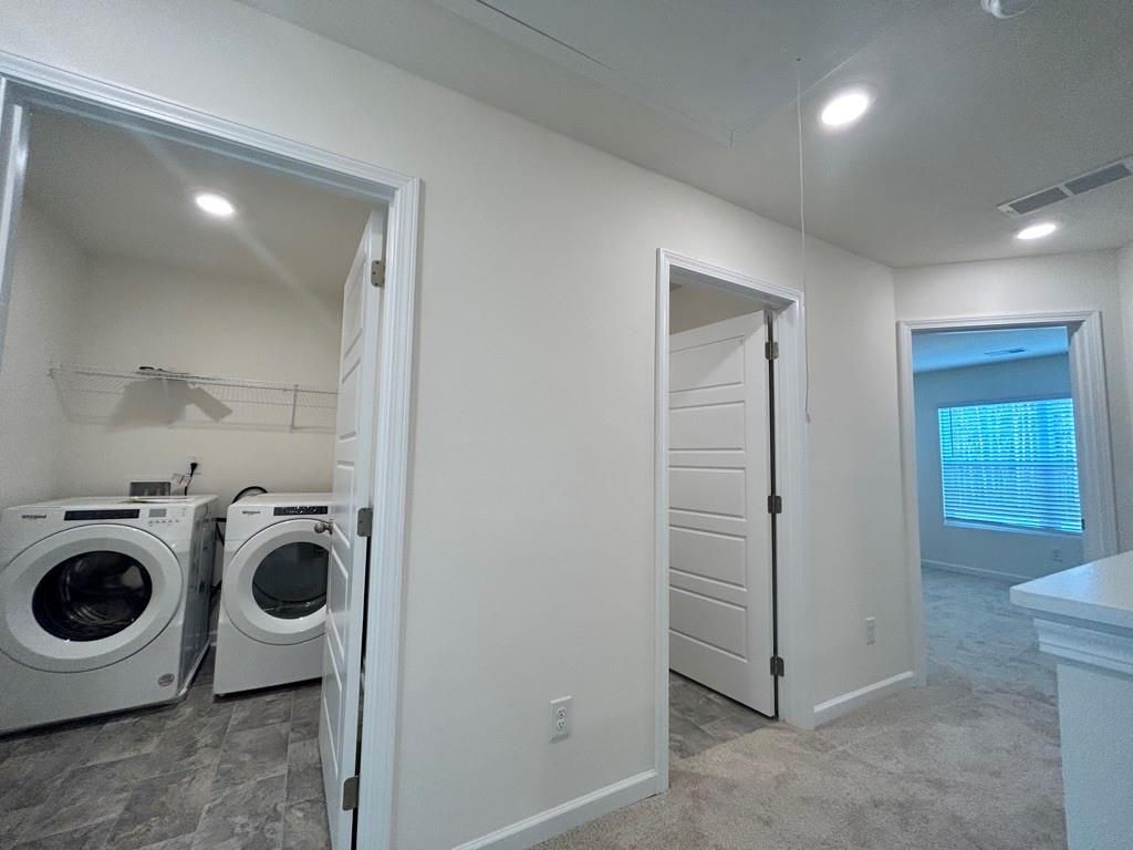 Building Photo - 1253 Cades Walk