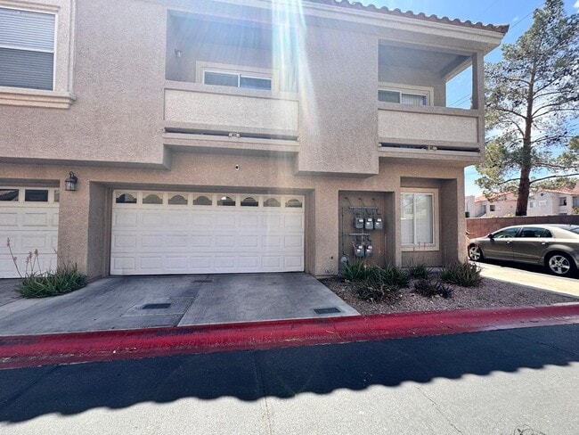 Primary Photo - Beautiful spacious 2 bedroom 2 bathroom co...