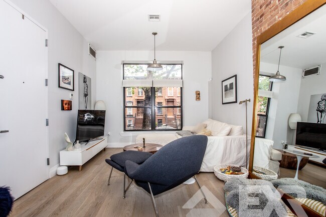 Building Photo - 456 Quincy St