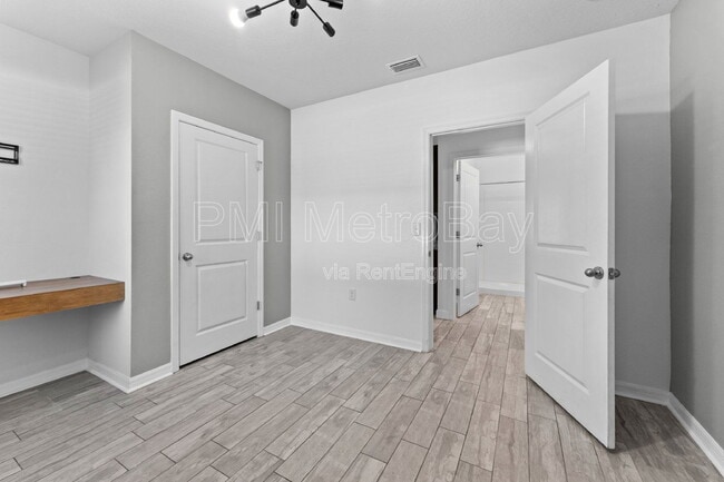 Building Photo - 105 Lacewing Pl