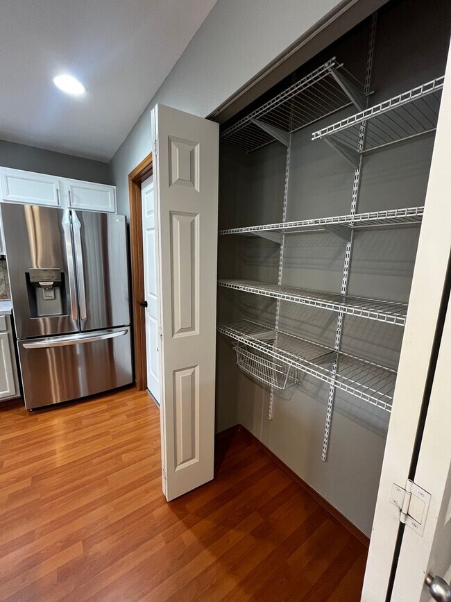 Building Photo - Beautiful 3 bedroom, 2.5 bath House in Puy...