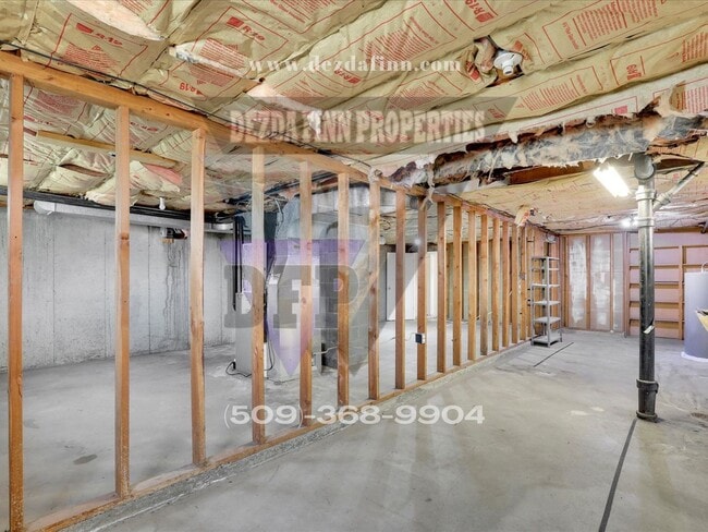 Building Photo - 1406-1408 S Cedar St