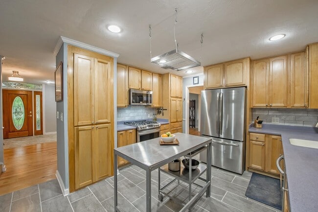 Building Photo - 3086 Waterford Dr