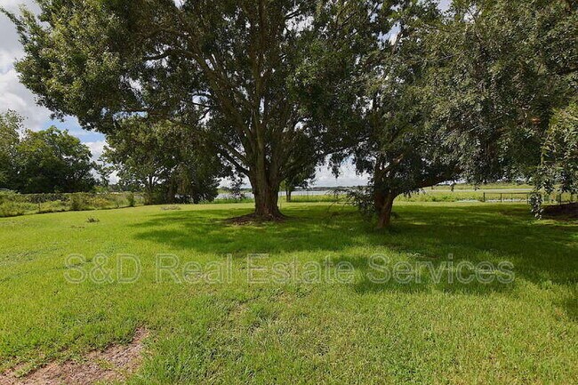 Building Photo - 561 Lake Bonny Dr E