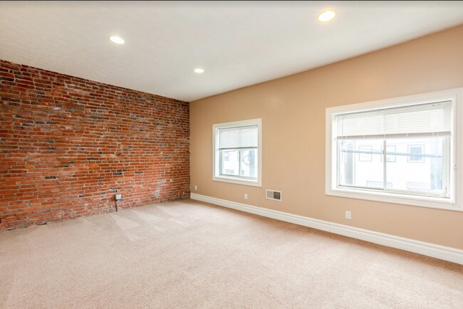 Building Photo - 132 S 20th St