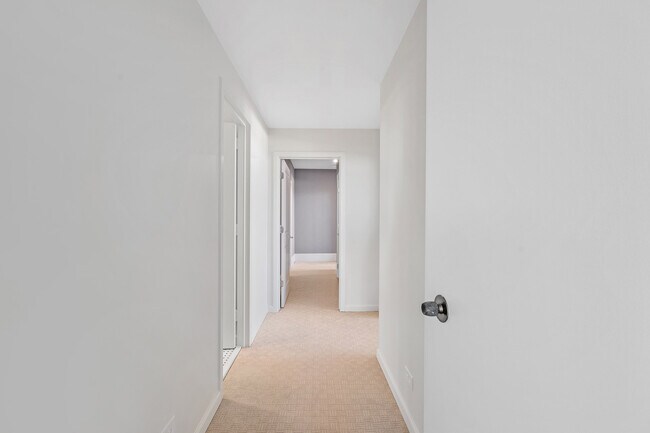 Building Photo - 2575 Peachtree Rd NE