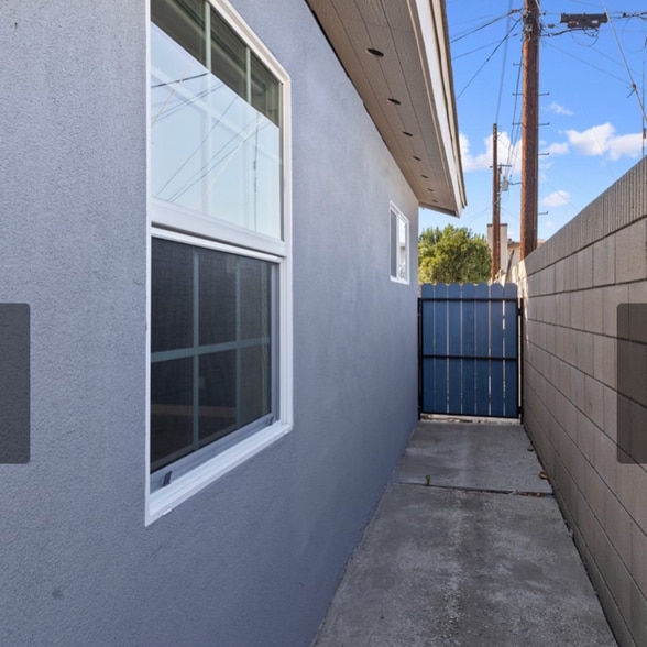 Building Photo - 15247 Binney St