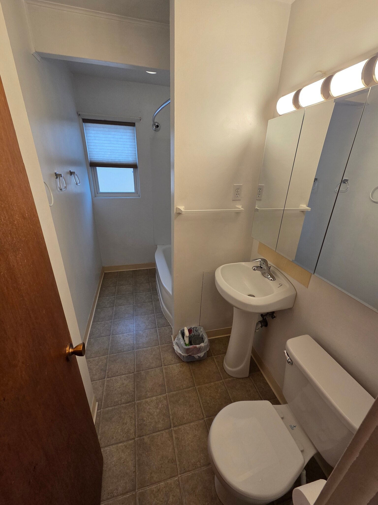 Building Photo - 27 9th St