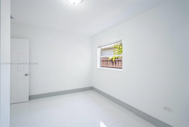 Building Photo - 1320 SW 17th Ave