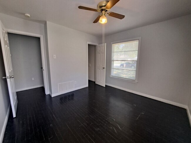 Building Photo - COMING SOON - Beautiful 3/1