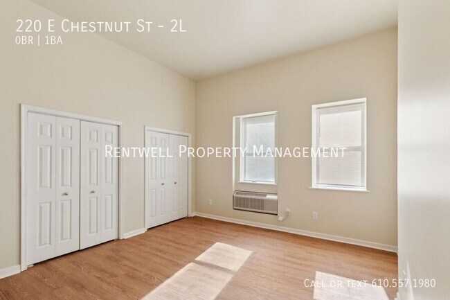 Building Photo - 220 E Chestnut St