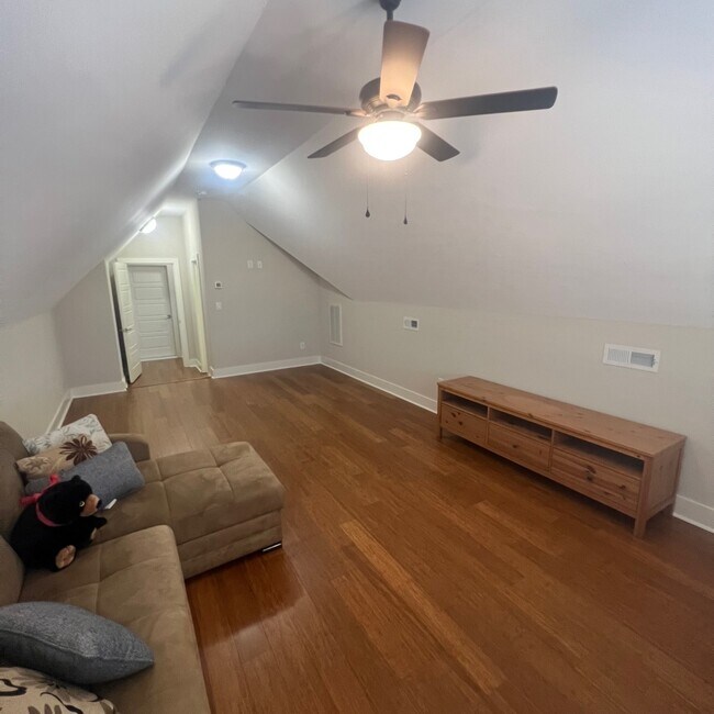 Building Photo - 1622 Prop Dr