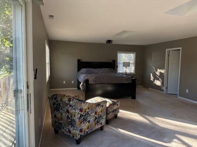 Building Photo - 39846 Shoreline Dr