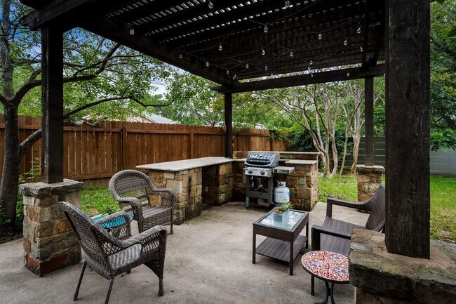 Building Photo - 11600 Parkfield Dr