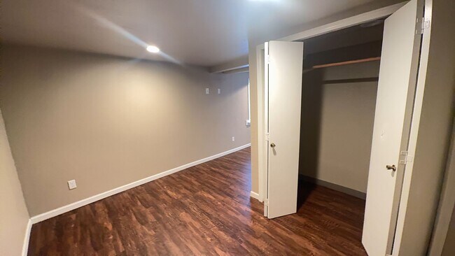 Building Photo - Cute Bungalow - Close to Downtown + Finished Basement!!