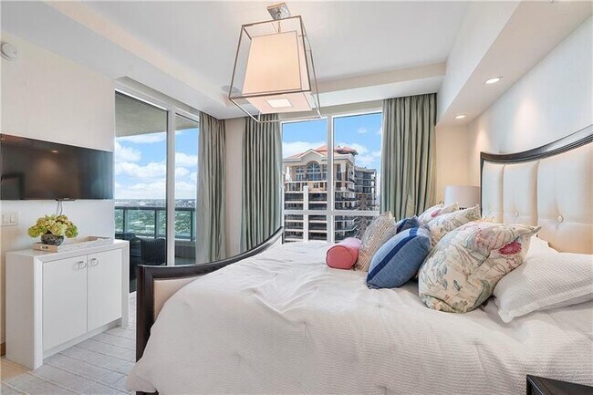 Building Photo - 101 S Fort Lauderdale Beach Blvd