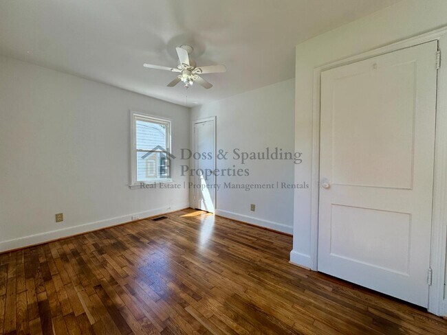Building Photo - 1617 Roseland St
