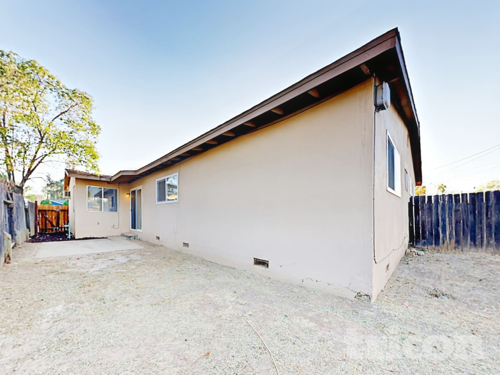 Building Photo - 10069 Lincoln Village Dr
