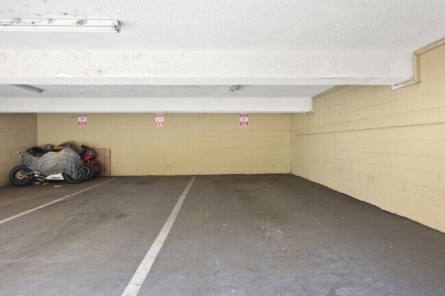 Building Photo - Great Sylmar Location-Upgraded 2/2 Apartment