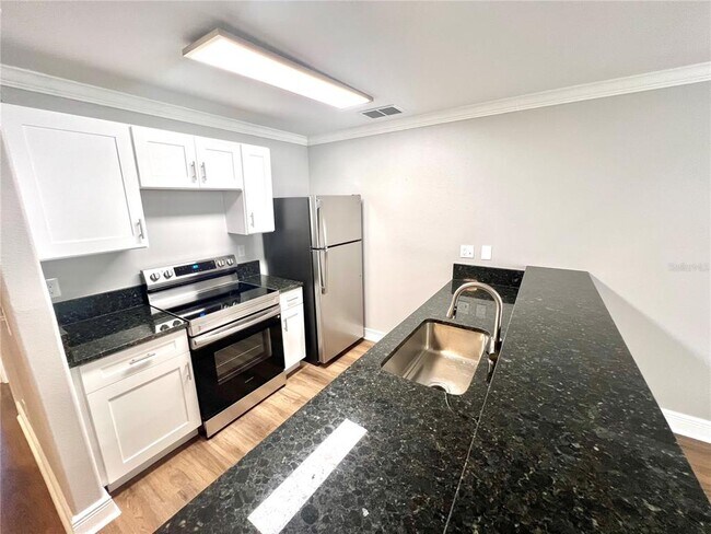 Building Photo - 9105 Tudor Dr