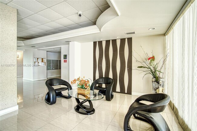 Building Photo - 1833 S Ocean Dr