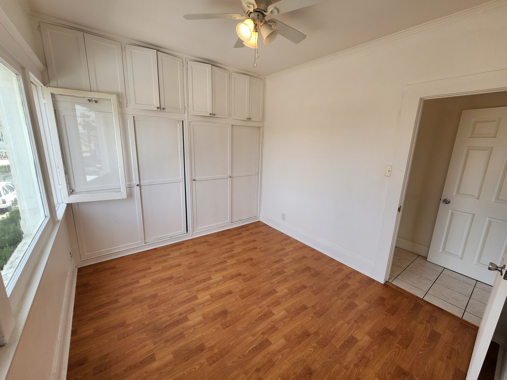 Building Photo - 820 N Edgemont St