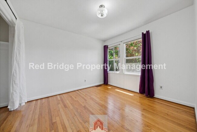 Building Photo - 5025 SW Illinois St