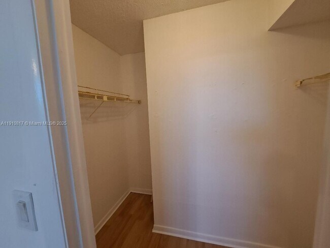 Building Photo - 500 Executive Center Dr