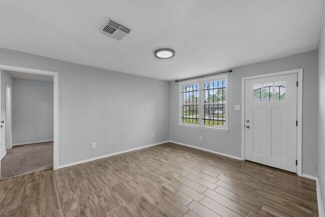 Building Photo - 9410 Rosehaven Dr