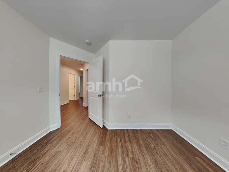 Building Photo - 307 Dogwood Cir