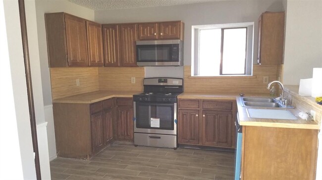 Building Photo - 5608 Emrose Cir