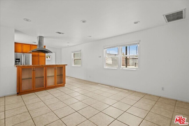 Building Photo - 6443 Matilija Ave