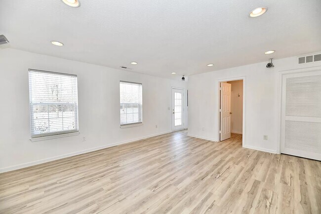 Building Photo - 11888 Esty Way
