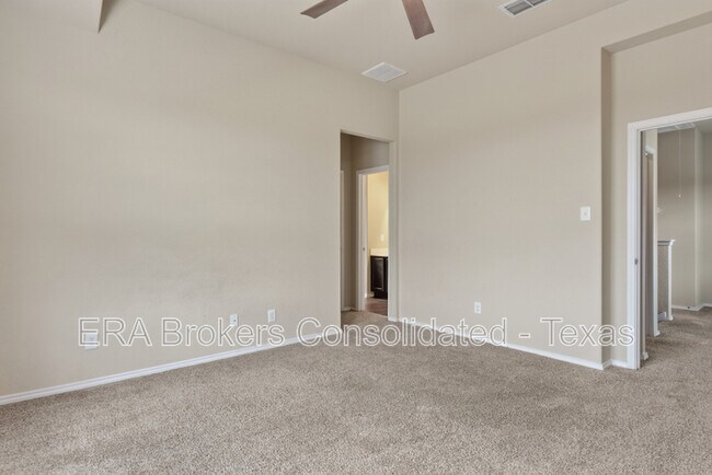 Building Photo - 10610 Grn Lk Dr