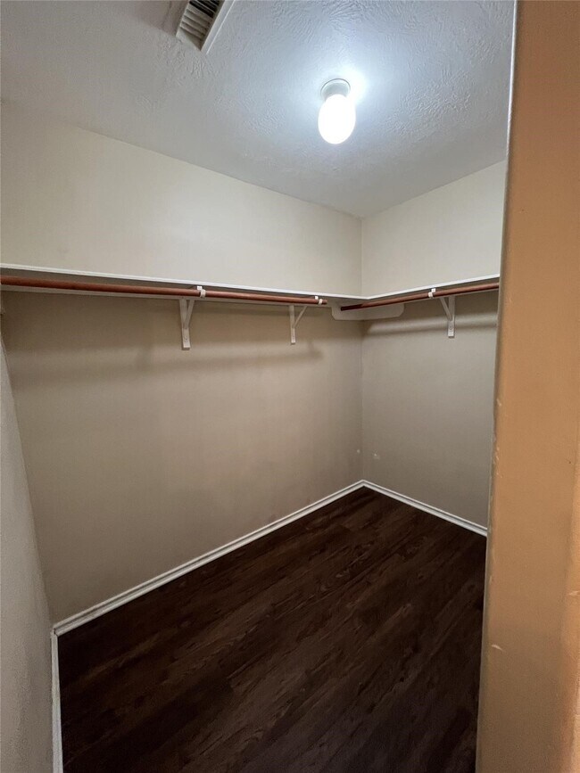 Building Photo - 1410 Greenwichwood Ln