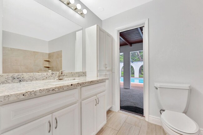 Building Photo - 10251 NW 39th Ct