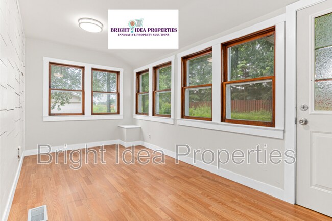 Building Photo - 2755 Woodbury Dr