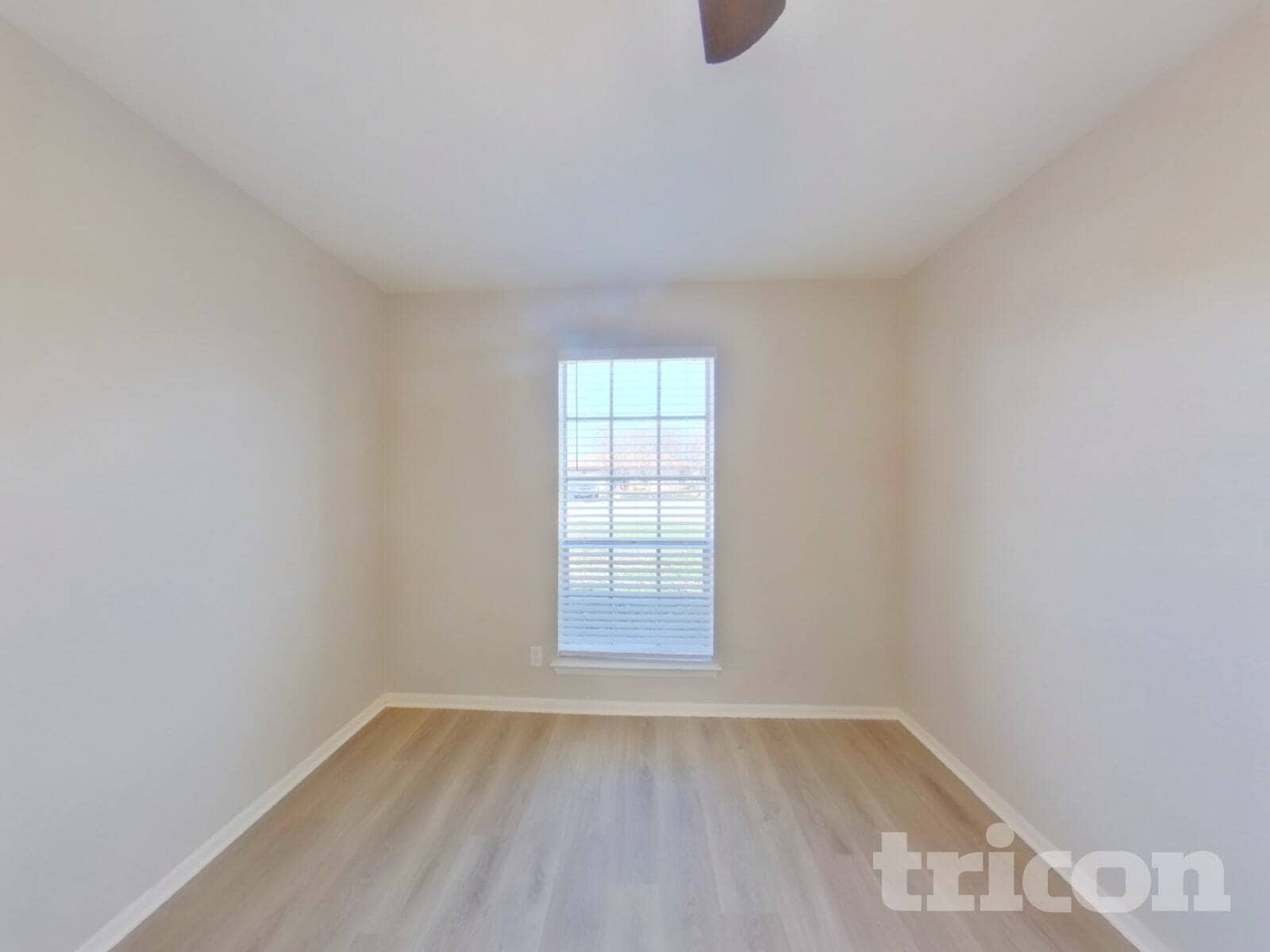 Building Photo - 729 Hallvale Dr