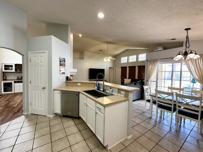 Building Photo - 5420 Kokopelli Ct NW