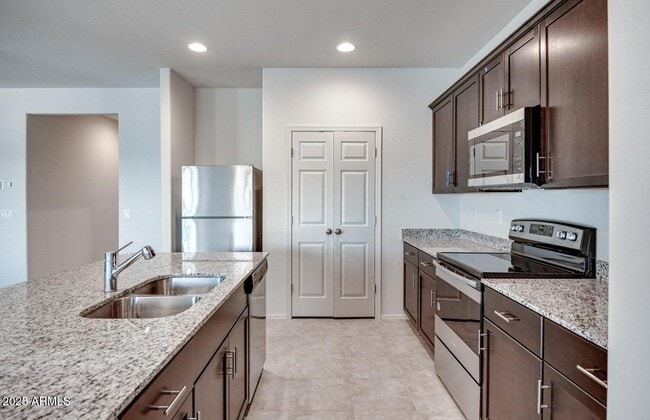 Building Photo - 18091 N Presley Ln