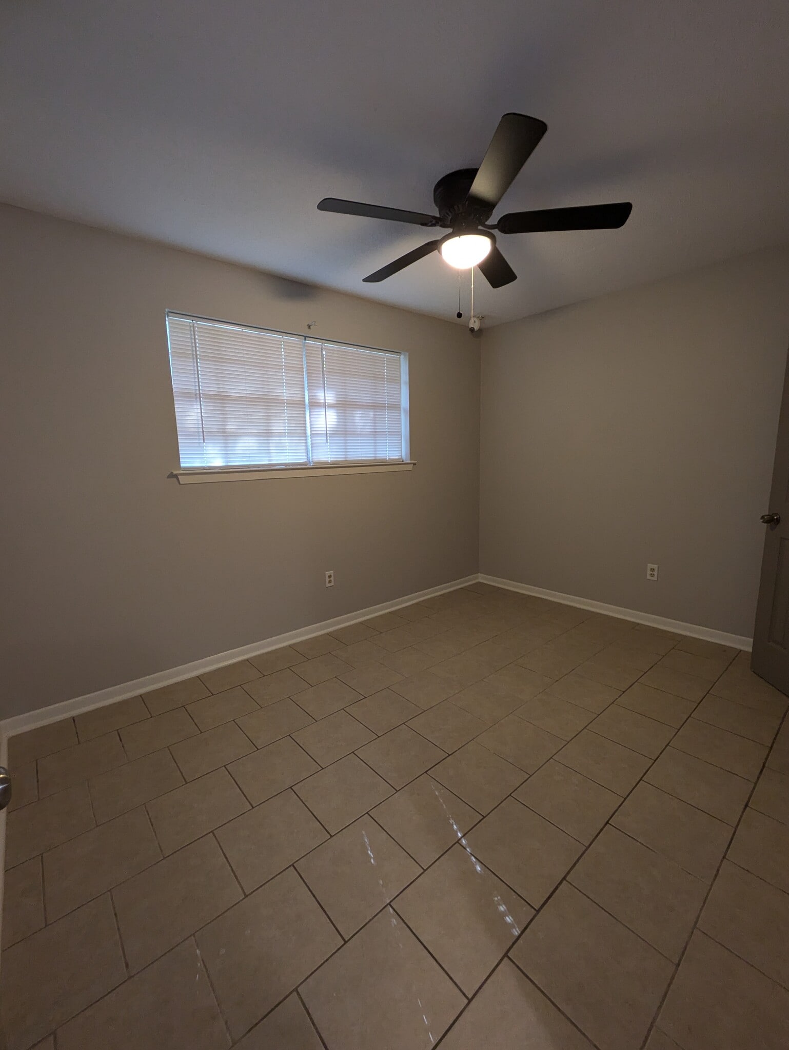 Building Photo - 931 Central Ave