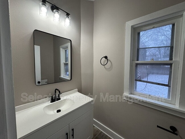 Building Photo - 3930 Webster St